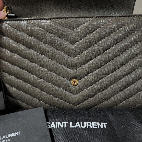❌️❌️SOLD❌️❌️ Saint Laurent New Clutch in Fog - Picture 5 of 11